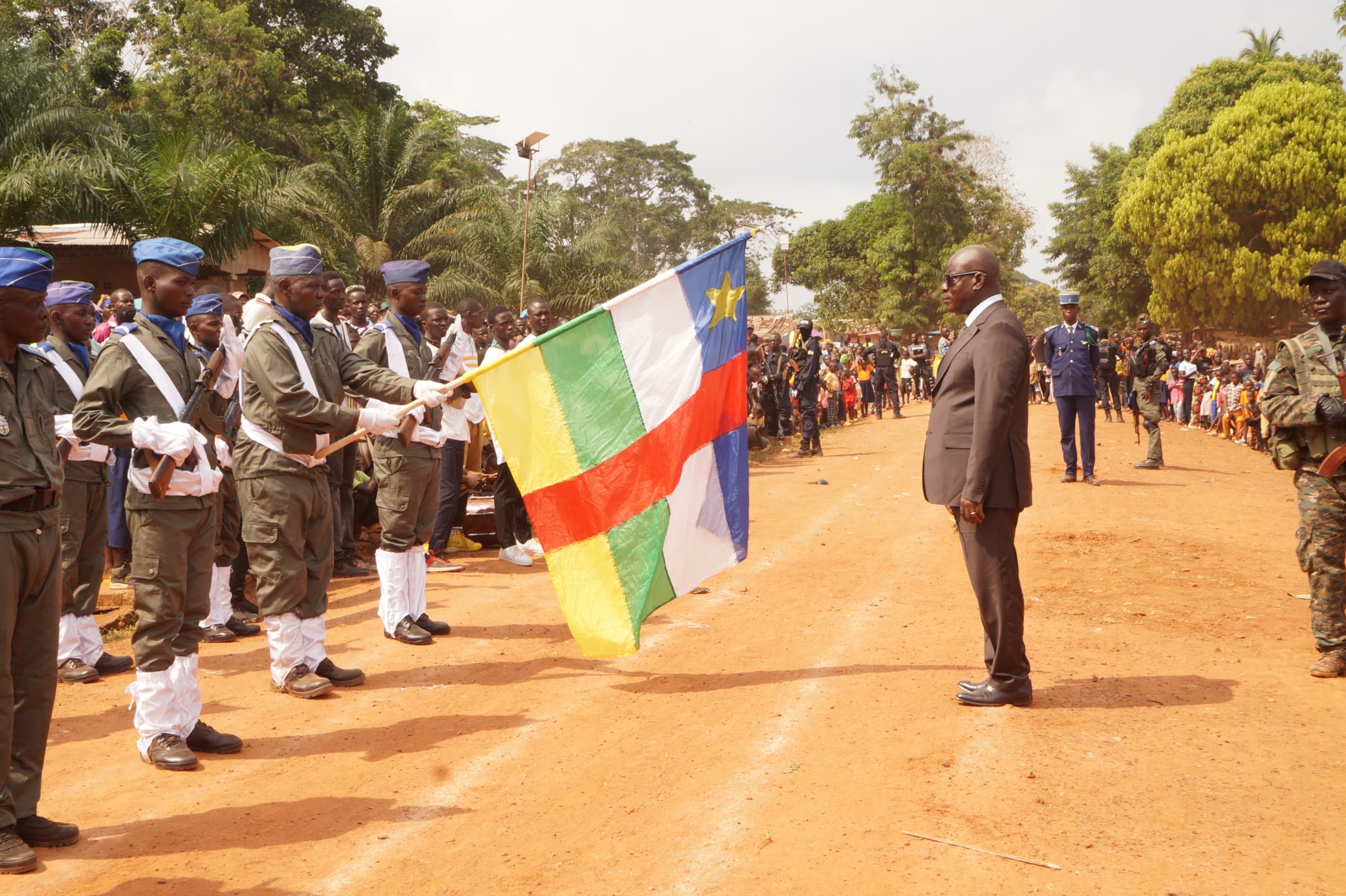 BAGANDOU: UNE LIESSE POPULAIRE MARQUANT LE 67e ANNIVERSAIRE DE LA PROCLAMATION DE LA RÉPUBLIQUE EN PRÉSENCE DU MINISTRE RICHARD FILAKOTA 