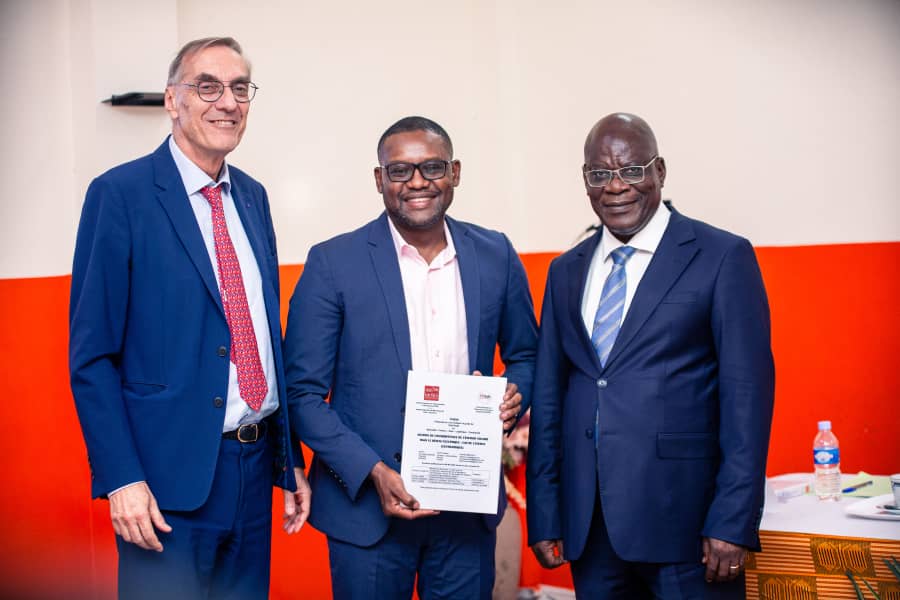 LA GESTION DE PRODUCTION ET DE FOURNITURE DE L’ENERGIE SOLAIRE ET CELLE DES INFRASTRUCTURES DE L’ENERCA AU COEUR DE LA SOUTENANCE D’UNE THÈSE A ABIDJAN, EN PRÉSENCE DU PR RICHARD FILAKOTA, MINISTRE CENTRAFRICAIN DE L’ECONOMIE, DU PLAN ET DE LA COOPERATION INTERNATIONALE