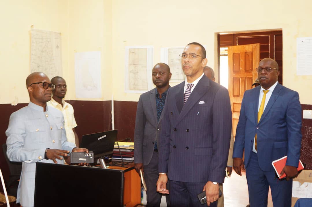 VISITE A L’ICASEES : LE MINISTRE MARC MANDABA SALUE LE TRAVAIL DE L’INSTITUT ET PLAIDE POUR PLUS DE MOYENS